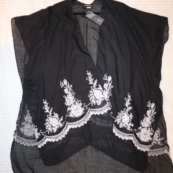 Black and white floral kimono - Picture 2 of 5